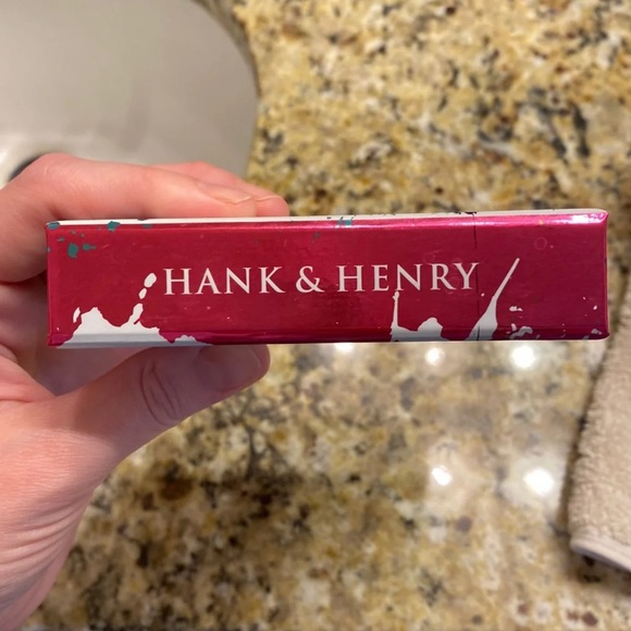 Hank & Henry Living in Color Eyeshadow Pallette - Picture 2 of 4